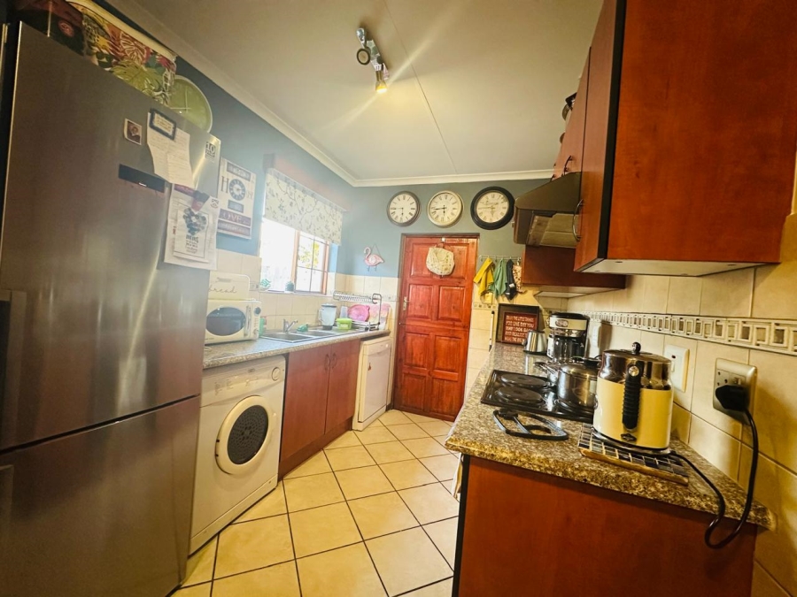 To Let 3 Bedroom Property for Rent in Hillside Free State